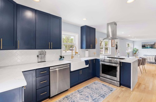 Arnold House | Upper Deck Modern Retreat