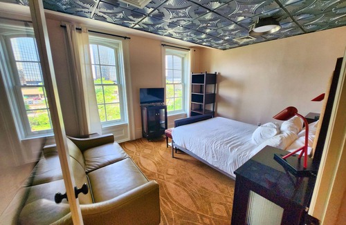 Downtown Detroit House | Upper-Level Suite, w/in a 15-min walk to all sports, entertainment & conf venues