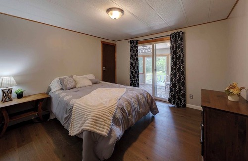 Sheridan House | Upper Rural Escape and Mountain Views