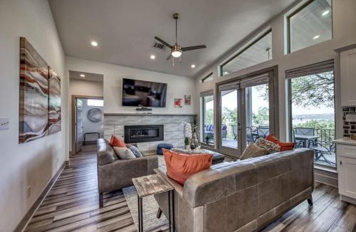 Point Venture House | Upscale 5BR Home on Lake Travis with HotTub & Lake Views