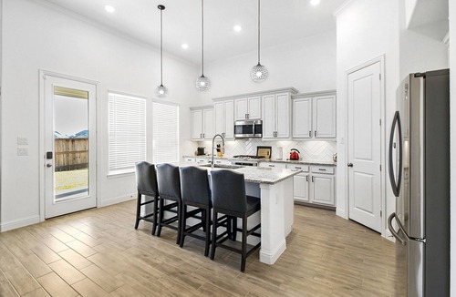 Katy House | Upscale 5BR Katy Home, Sleeps 10 w/Space & Style!