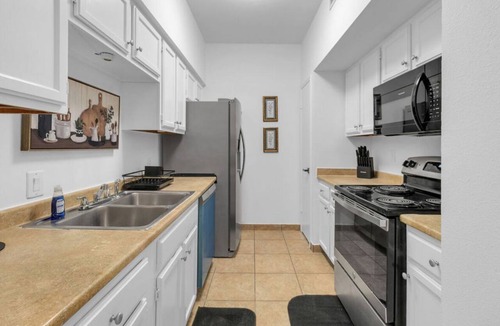 Sharpstown House | Upscale Galleria Townhome Near Houston Attractions