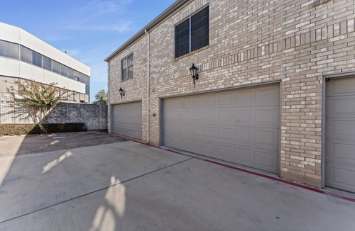 Sharpstown House | Upscale Galleria Townhome Near Houston Attractions