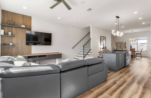 North Houston House | Upscale Houston 3BR I Gated Parking I EV I Extended Stay I Greater Heights