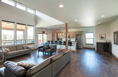 Rexford House | Upscale Lake House! 2 King Master Suites! Kayaks,Bikes,Basketball,EV/RV plug-in!
