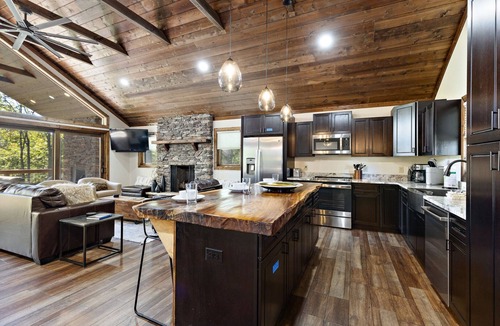 Seven Devils Cabin | Upscale Mountain Cabin w/Living Room Views
