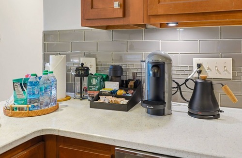Buford Highway House | Upscale Retreat EV Charging Walk to MARTA