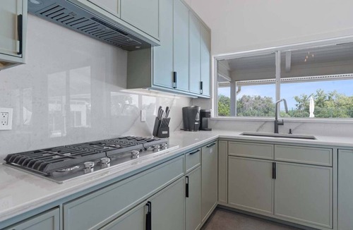 Pleasant Valley House | Upstay Modern Home Near Golf Course and Downtown
