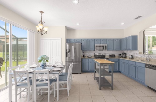 Solana House | Upstay Spacious Home w Private Pool Hot Tub