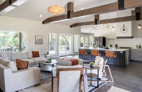West Oak Hill House | Upstay—Stunning 10 acres Farmhouse w/Private Pool