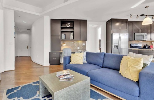 Uptown Apartment | Uptown Dallas 3BR | Rooftop, Pool, Gym & Parking