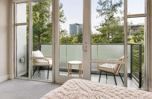 Cityplace Apartment | Uptown Luxe Stay Dallas Skyline View Balcony
