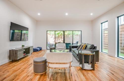 Old East Dallas House | Uptown Modern with Private Patio & 1Gbps Wi-Fi