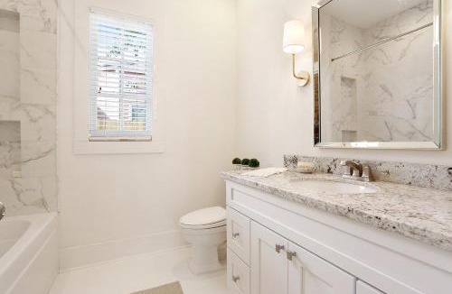 West Riverside House | Uptown near Universities