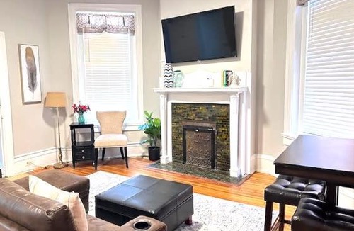 Fan District Apartment | Urban Bloom King Bed 2TVs Free Parking Museums