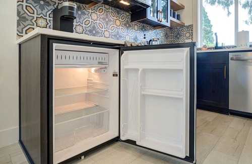 Hillsboro House | Urban-chic Studio Guesthouse in a quiet neighborhood - near Intel and Nike