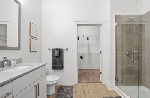 Second Ward Apartment | Urban Escape | Free Parking, Pool, Gym