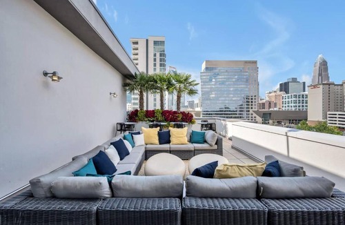 Second Ward Apartment | Urban Escape | Free Parking, Pool, Gym
