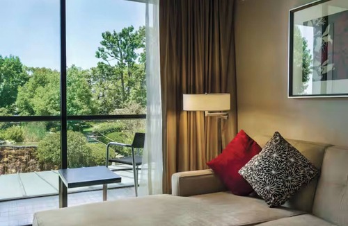 Little Tokyo Hotel | Urban Getaway Near Little Tokyo Shops, Dining & Cultural Landmarks in DTLA