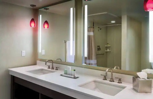 Little Tokyo Hotel | Urban Getaway Near Little Tokyo Shops, Dining & Cultural Landmarks in DTLA