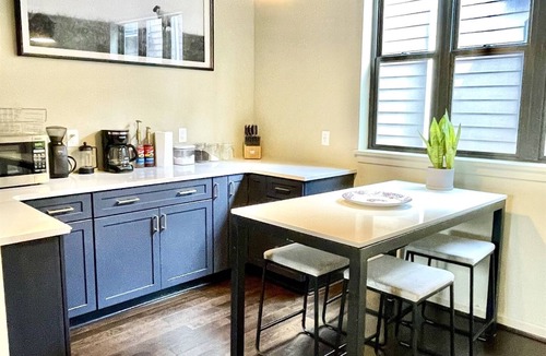 Green Lake House | Urban Green Lake Gem – Modern 2BR Retreat | Block to Lake + Easy FIFA Access