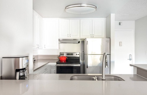 Rampart Village Apartment | Urban Koreatown 1BR w/ Pool, Gym, nr. DTLA & Restos by Blueground