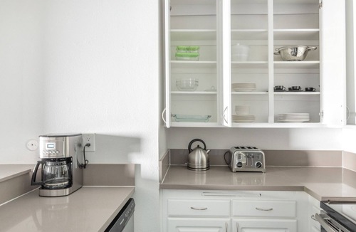 Rampart Village Apartment | Urban Koreatown 1BR w/ Pool, Gym, nr. DTLA & Restos by Blueground