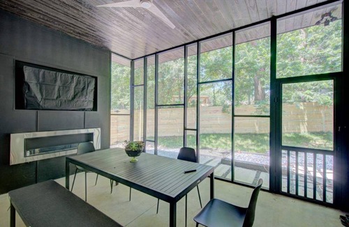Wilmore House | Urban Modern Abode in SouthEnd Charlotte (with EV Charger)