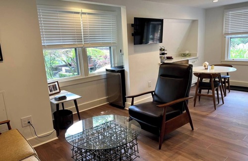 Edgewood Apartment | Urban Oasis Carriage House US OPEN