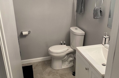 Capitol View Apartment | Urban Retreat! Two Blocks From Metro! OFF STREET PARKING!