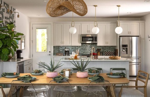 Govalle House | Urban retreat w/Spa, Movie, Mini-Golf in DT/6th St