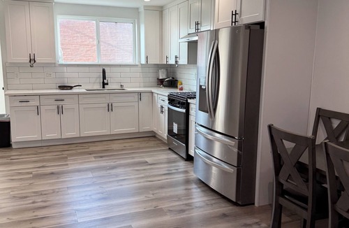 Downtown Los Angeles House | USC Private Suite & Bath/Long-Term/Utilities, Wi-Fi & Laundry Incl. 4m to campus