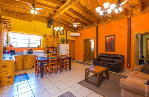 Brookeland House | V#2 Sam Rayburn Getaway-Best value in town Vacation/fishing/golf- Up to 6 guests