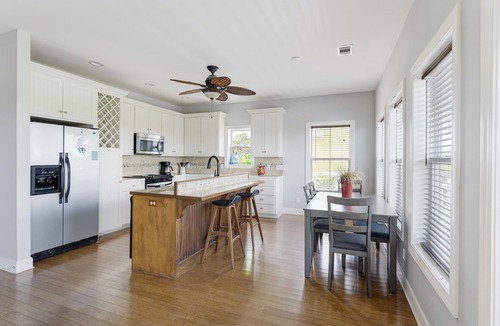 Oceanmarsh Subdivision House | Vacation Home with Lovely View and Golf Cart