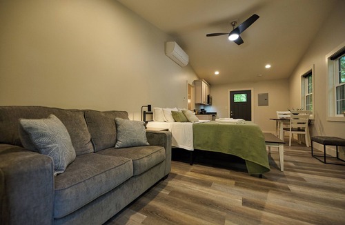 Cuyahoga Falls Cabin | Valley Overlook - Cozy Cabin near Blossom Music Center, 1BR - Peninsula, Ohion