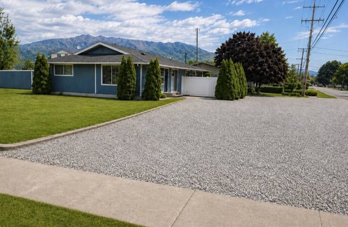 Sumas House | Value, Function & Free Breakfast