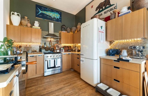 Los Angeles County Apartment | Venice Beachfront Artist Loft