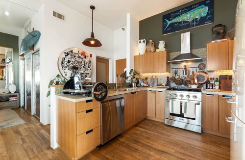 Los Angeles County Apartment | Venice Beachfront Artist Loft