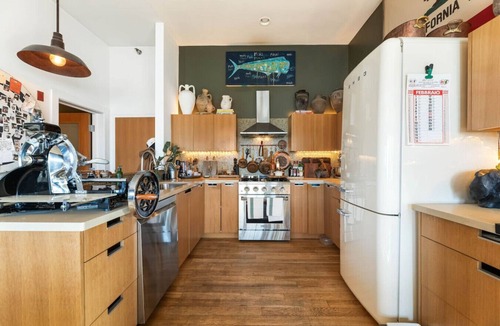 Los Angeles County Apartment | Venice Beachfront Artist Loft