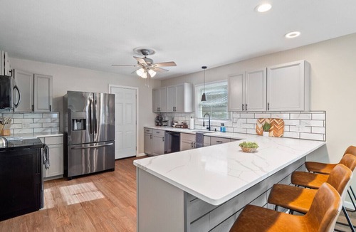 Vermilion Apartment | Vermilion Retreat w/Game Room, Hot Tub & Across from Community Pool