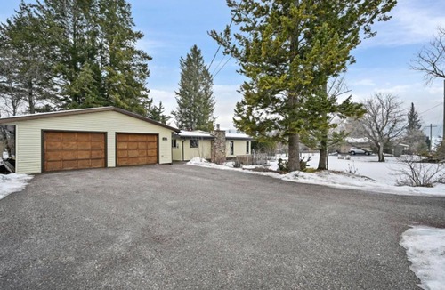 Windermere House | Very Spacious, Cozy and 1.5 blocks to the beach!