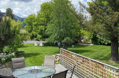 Windermere House | Very Spacious, Cozy and 1.5 blocks to the beach!