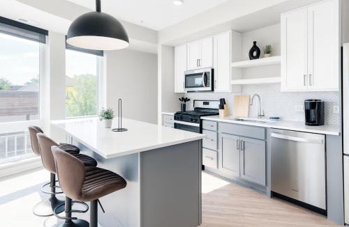 Uptown Apartment | Vibrant 2BR with King Bed near US Bank - Heated Pool