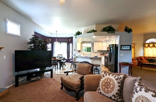 Boise House | Vibrant & Inviting 3 BR Home near The Village!