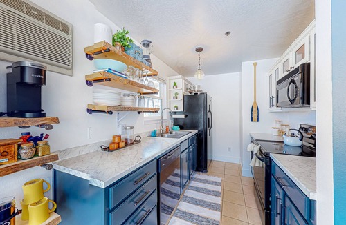 Polson Condo | Vibrant retreat with furnished patio - across the street from Flathead Lake