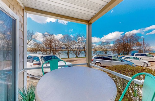 Polson Condo | Vibrant retreat with furnished patio - across the street from Flathead Lake