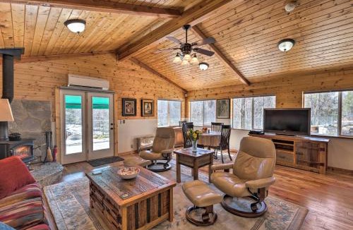 Victor House | Victor Woodland Cabin Retreat with Fire Pit