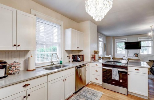 Mountville House | Victorian Manor on Main w 6 beds-10 mins to Lanc