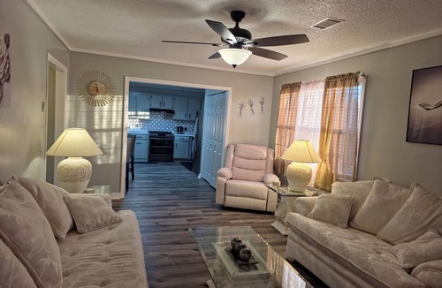 Toombs County House | Vidalia Onion Festival stay—private, upscale, and relaxing retreat