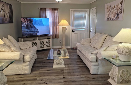 Toombs County House | Vidalia Onion Festival stay—private, upscale, and relaxing retreat